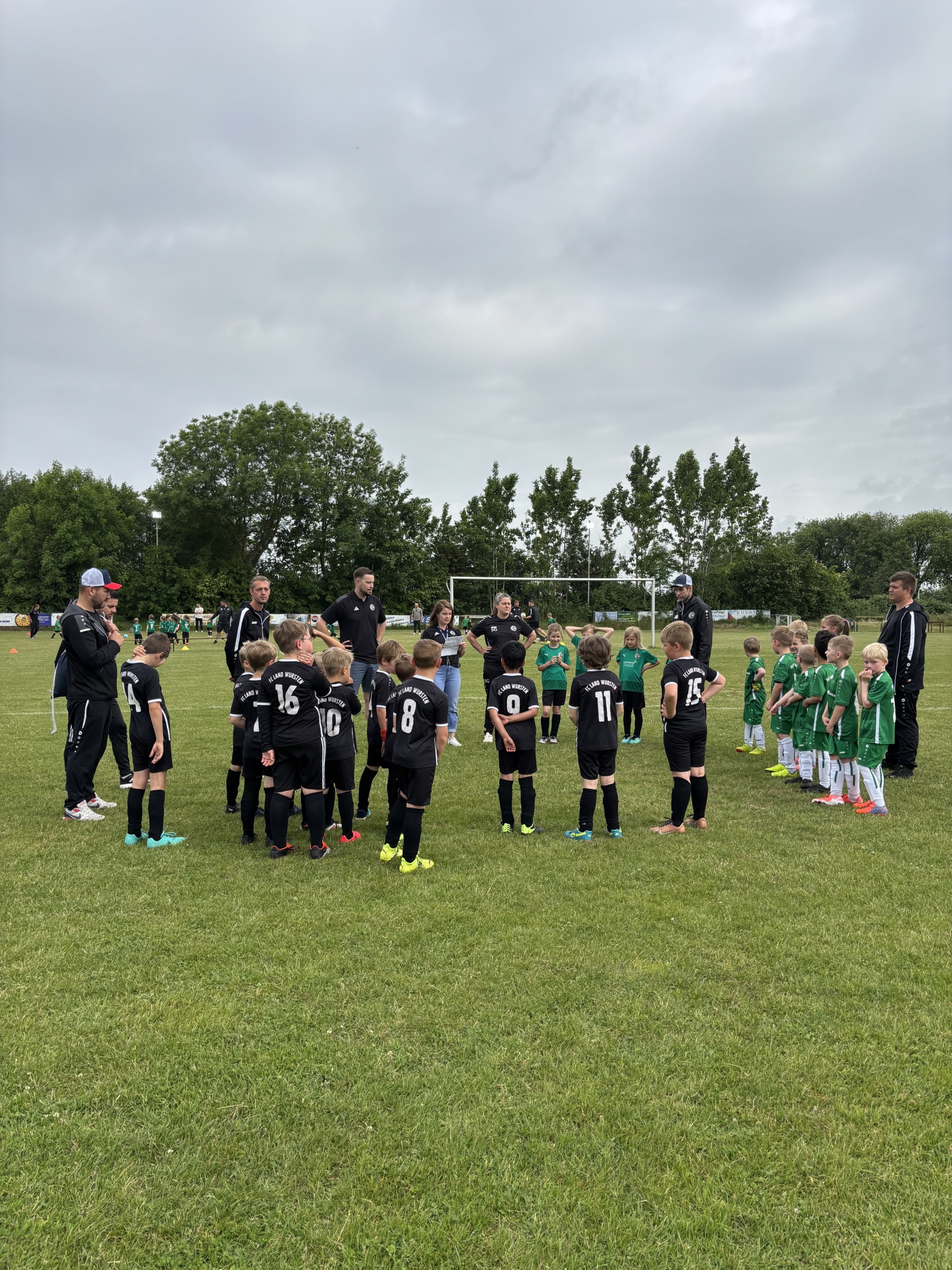 Mehr über den Artikel erfahren 20-jähriges Jubiläum des FC Land Wursten – Ein gelungenes Vereinsfest für Groß und Klein