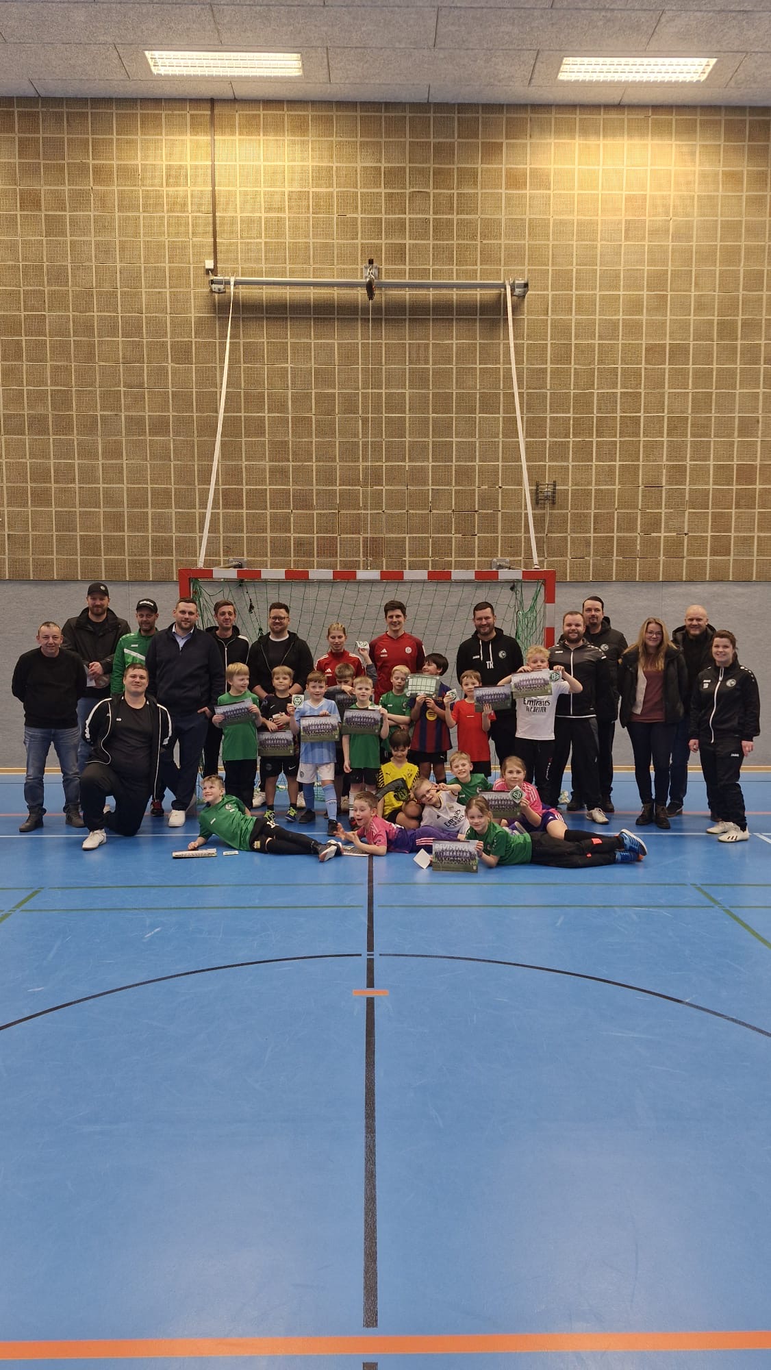 Du betrachtest gerade DFB-Mobil zu Gast beim FC Land Wursten – Kinderfußball mit Zukunft 