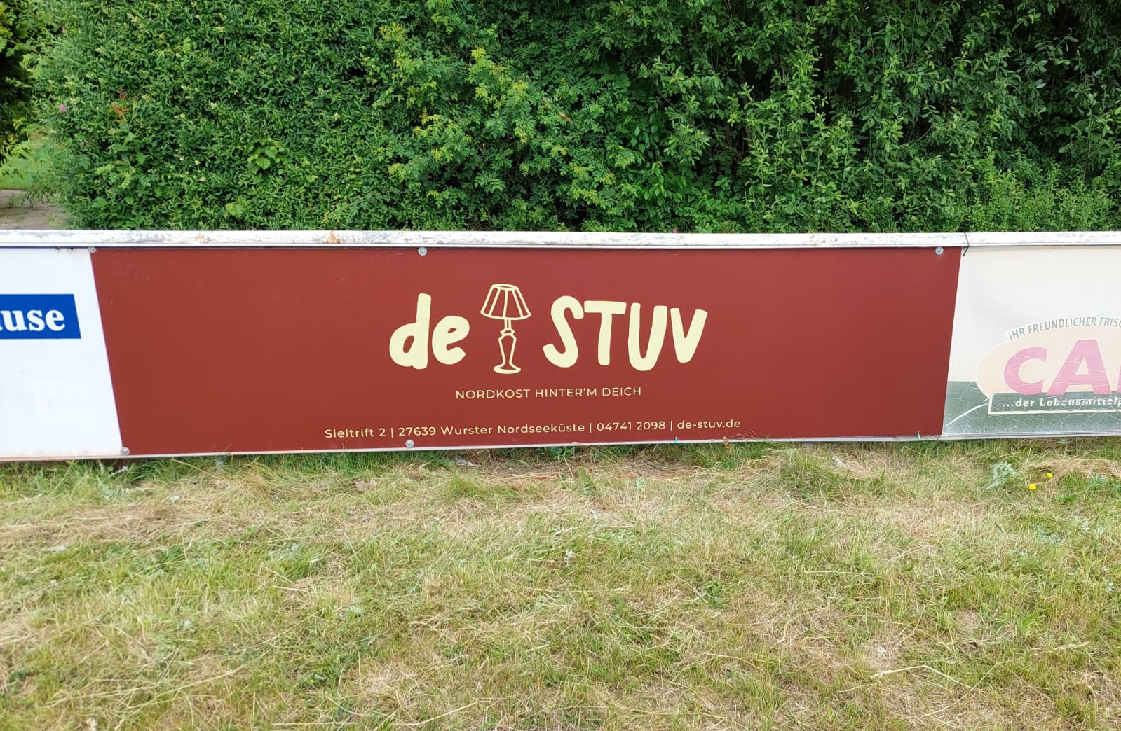 Du betrachtest gerade De Stuv unterstützt auch mit neuen Namen mit Bandenwerbung 